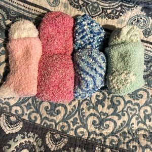 Small bundle of 4 fuzzy socks!!